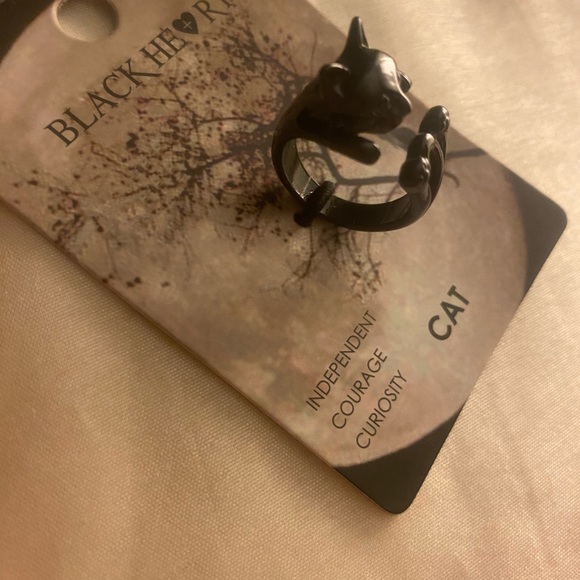 Black Heart Cat Ring - Picture 3 of 5